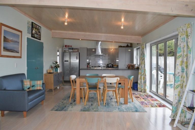 Photo of property in 17 Karaka Street, Otaki Beach, Otaki, 5512