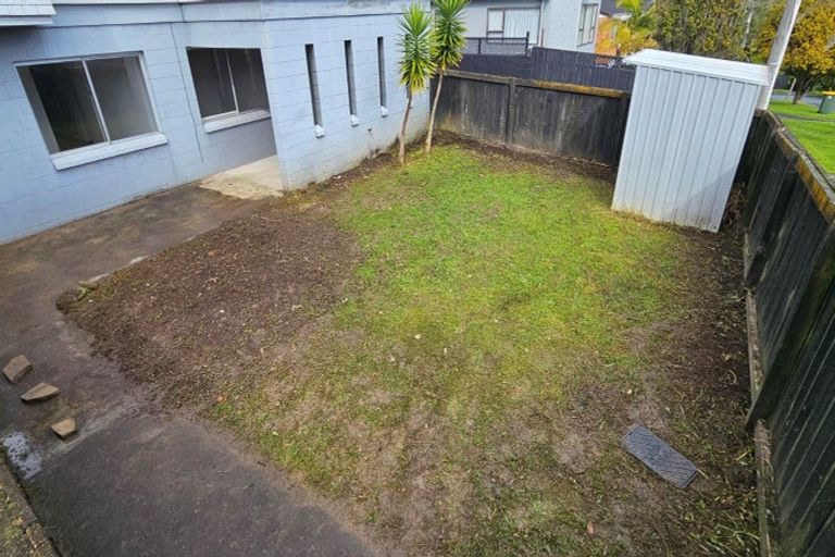 Photo of property in 1/16 Wernham Place, Northcote, Auckland, 0626