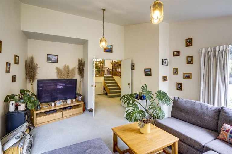 Photo of property in 135 Milton Road, Bluff Hill, Napier, 4110