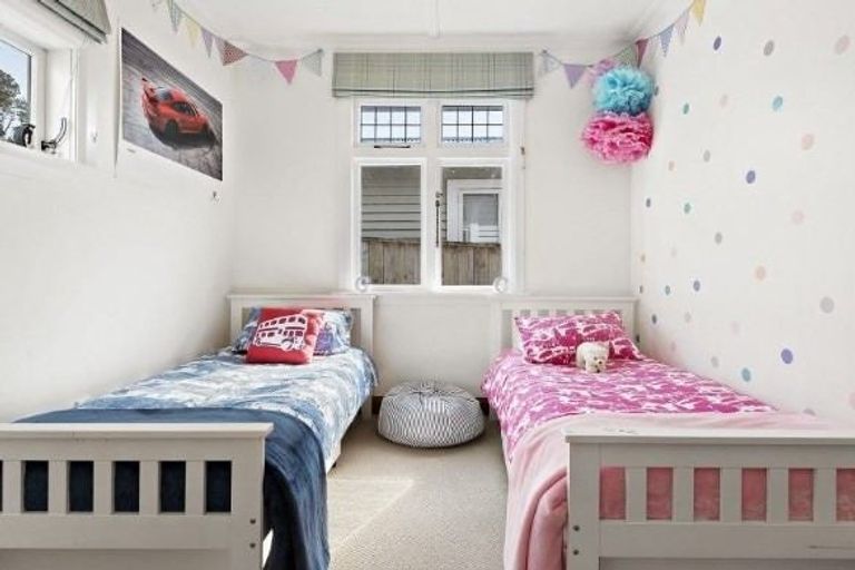 Photo of property in 13 Firth Terrace, Karori, Wellington, 6012