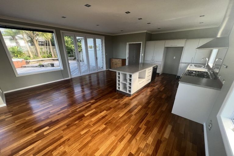 Photo of property in 28 Singers Road, Korokoro, Lower Hutt, 5012