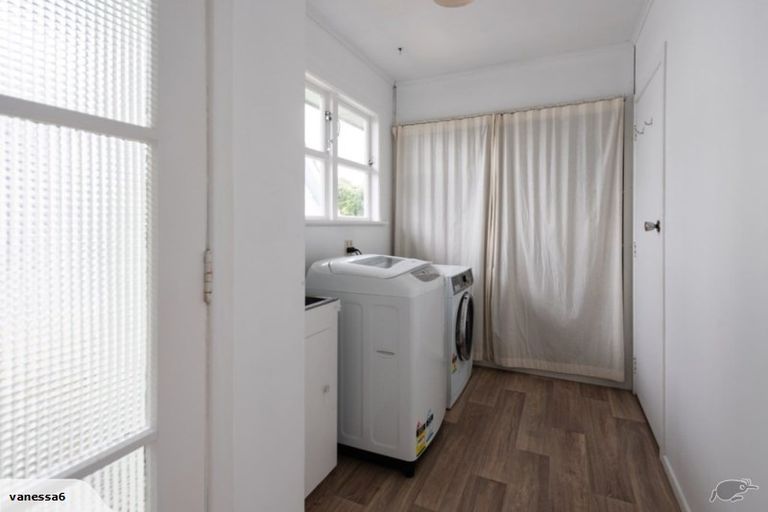 Photo of property in 26 Bellringer Crescent, Newlands, Wellington, 6037