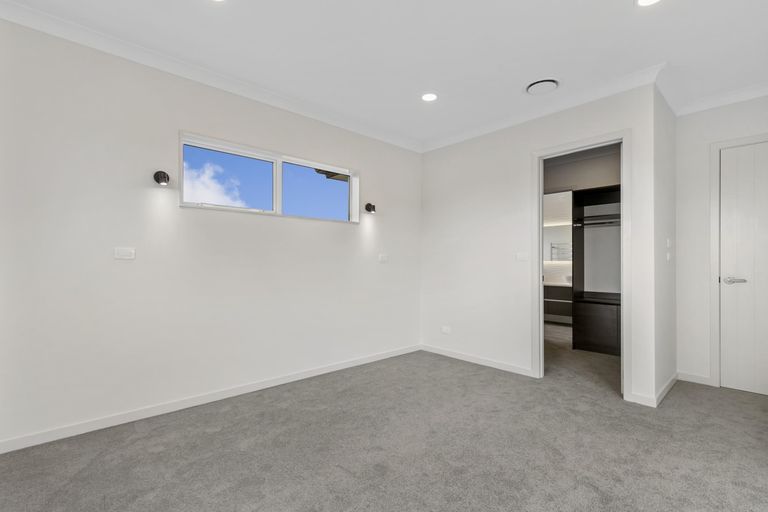 Photo of property in 51 Sunset Road, Totara Vale, Auckland, 0632