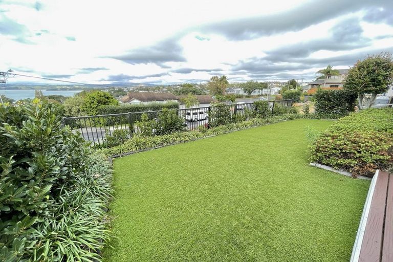 Photo of property in 10 Fenton Terrace, Cockle Bay, Auckland, 2014