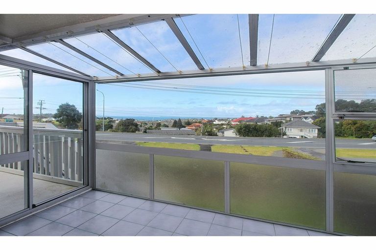 Photo of property in 832 East Coast Road, Oteha, Auckland, 0630
