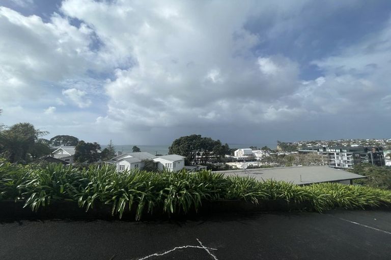 Photo of property in 1/31 Bayview Road, Browns Bay, Auckland, 0630
