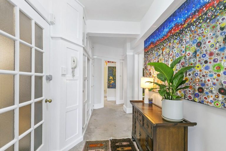 Photo of property in Inverleith Apartments, 1/306 Oriental Parade, Oriental Bay, Wellington, 6011