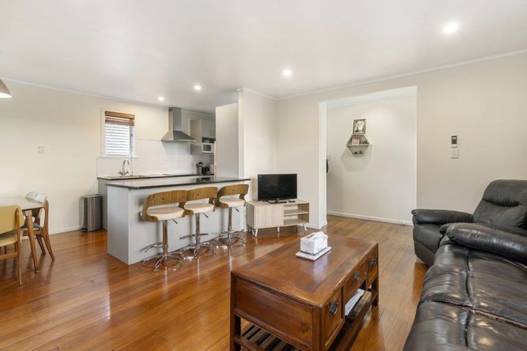 Photo of property in 2/1a Becroft Drive, Forrest Hill, Auckland, 0620
