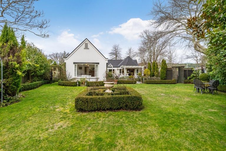 Photo of property in 1 Oakmont, Heretaunga, Upper Hutt, 5018