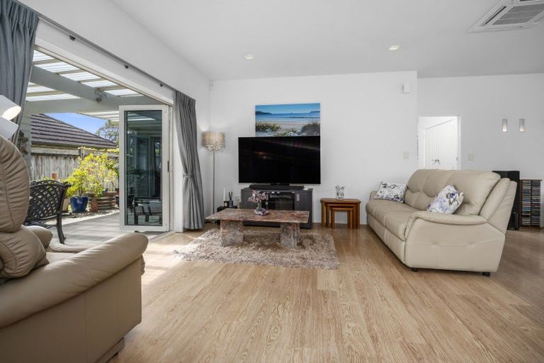 Photo of property in 10 Waiora Place, Pyes Pa, Tauranga, 3112