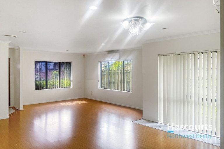 Photo of property in 4 Falcarragh Crescent, Flat Bush, Auckland, 2019