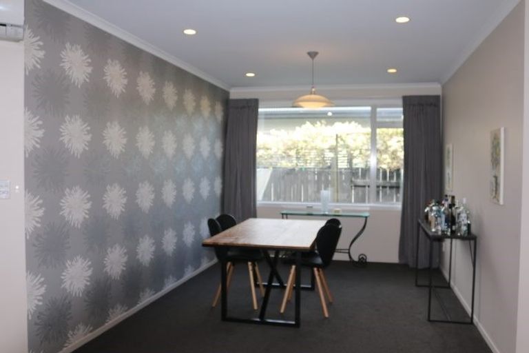 Photo of property in 11 Winston Avenue, Hokowhitu, Palmerston North, 4410