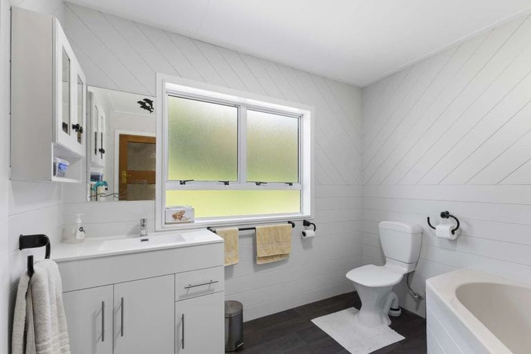 Photo of property in 14 Peace Avenue, Moturoa, New Plymouth, 4310