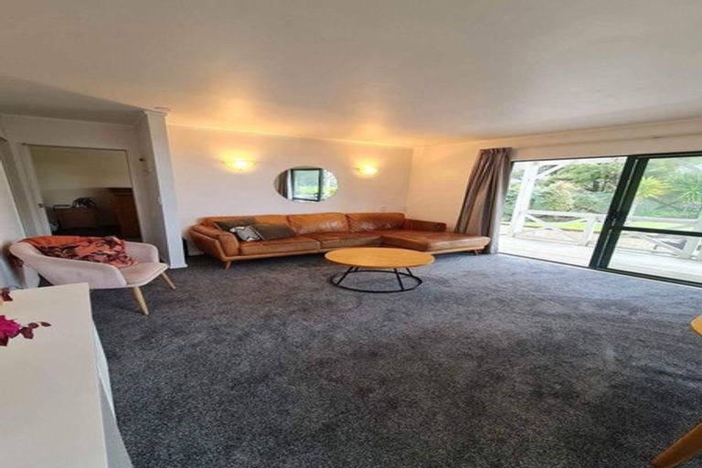 Photo of property in 43 Sunnyvale Road, Massey, Auckland, 0614