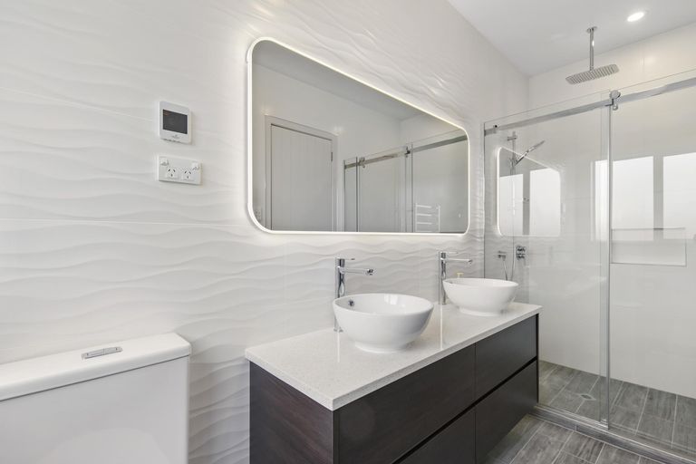 Photo of property in 51 Sunset Road, Totara Vale, Auckland, 0632