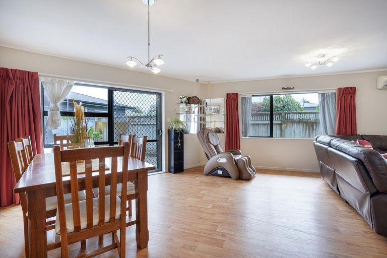 Photo of property in 4a Brett Place, Takaro, Palmerston North, 4412