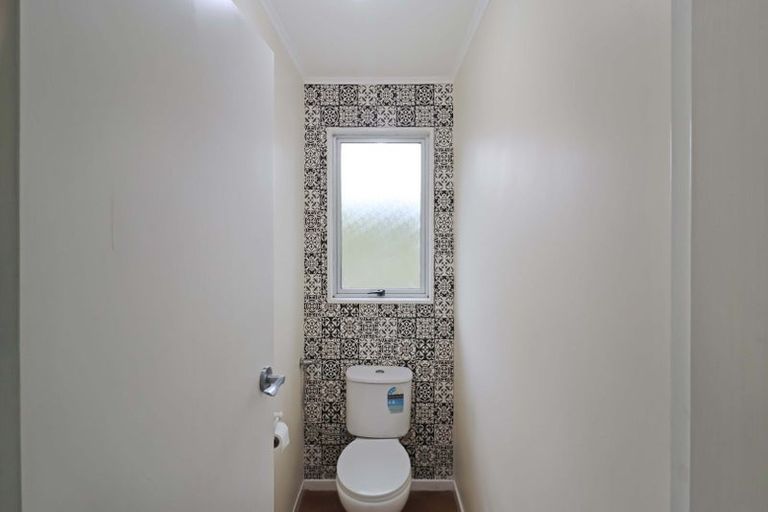 Photo of property in 11a Colchester Crescent, Newlands, Wellington, 6037