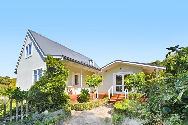 Photo of property in 22 Muncaster Road, Snells Beach, 0920