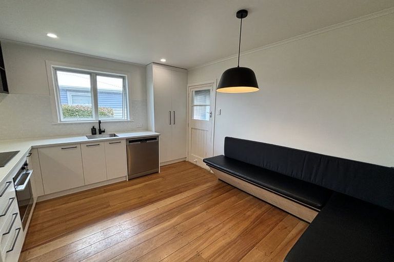 Photo of property in 20 Karaka Street, Merrilands, New Plymouth, 4312