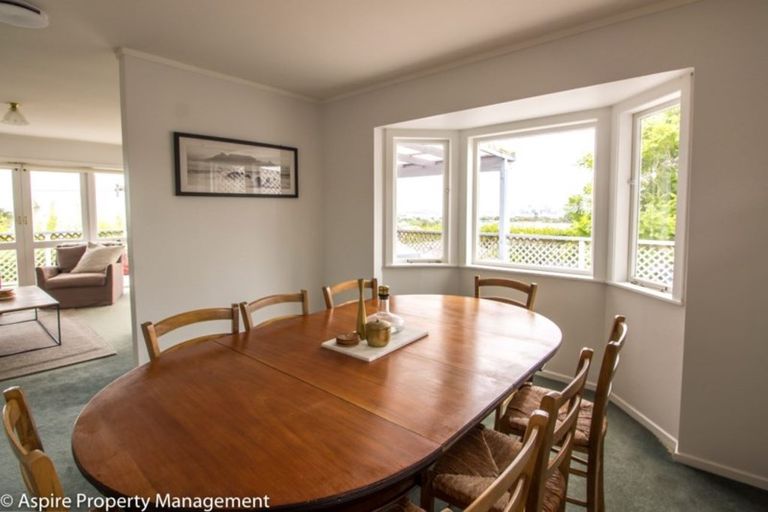 Photo of property in 21 Pupuke Road, Birkenhead, Auckland, 0627