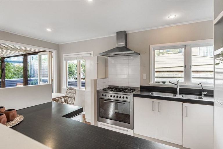 Photo of property in 1/7 Arahia Street, Northcote, Auckland, 0627