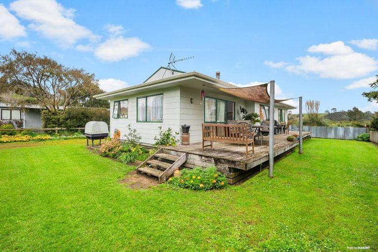Photo of property in 10 Mackinnon Road, Manukau Heads, Waiuku, 2684