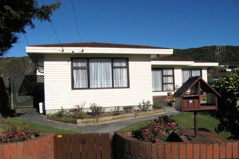 Photo of property in 3 Hyde Street, Wainuiomata, Lower Hutt, 5014