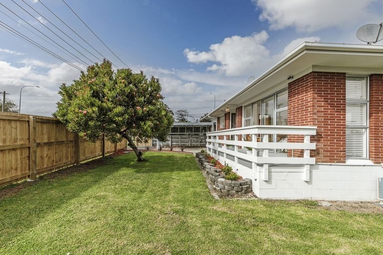 Photo of property in 2 Border Road, Henderson, Auckland, 0612