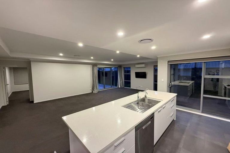 Photo of property in 98 Ridgedale Road, Silverdale, 0932