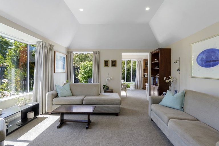 Photo of property in 1 Kelson Lane, Ilam, Christchurch, 8041