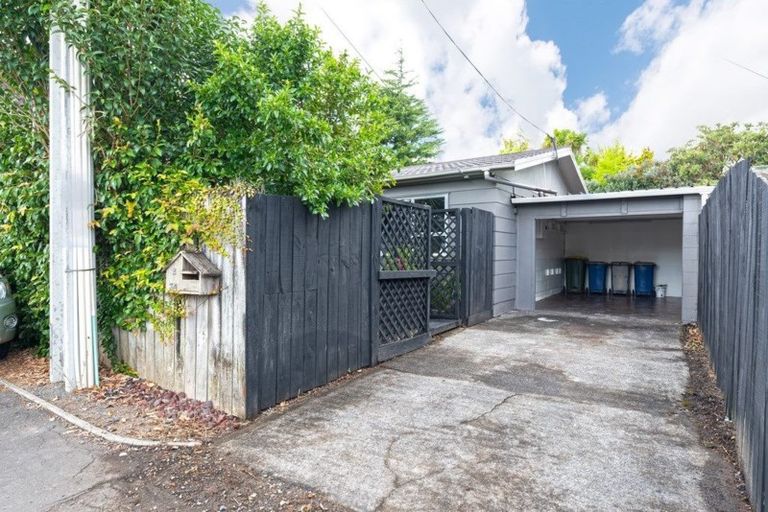 Photo of property in 2/34 Candia Road, Swanson, Auckland, 0614