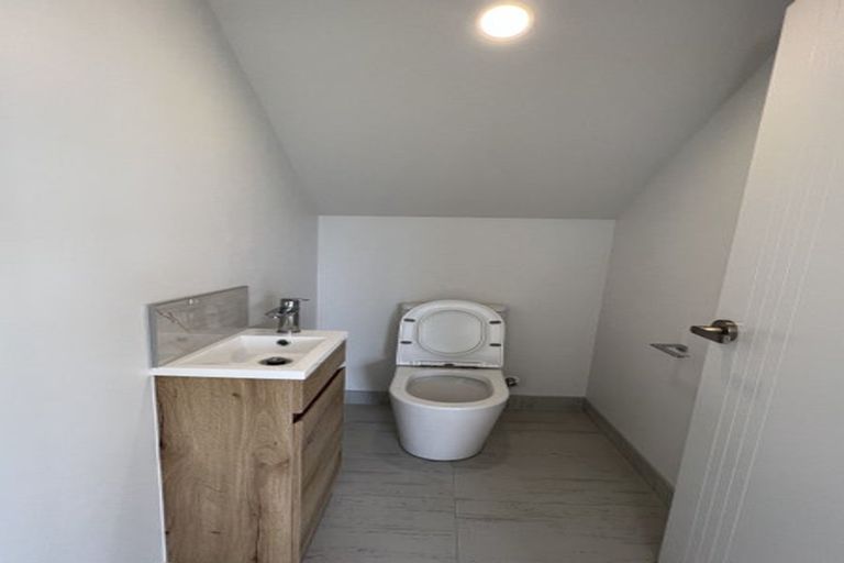 Photo of property in 7a Tupaki Place, Pakuranga Heights, Auckland, 2010