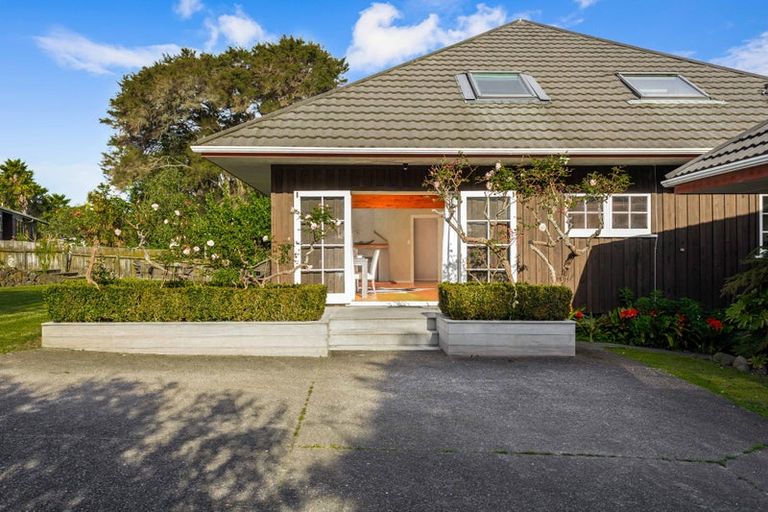 Photo of property in 137 Brian Crescent, Stanmore Bay, Whangaparaoa, 0932