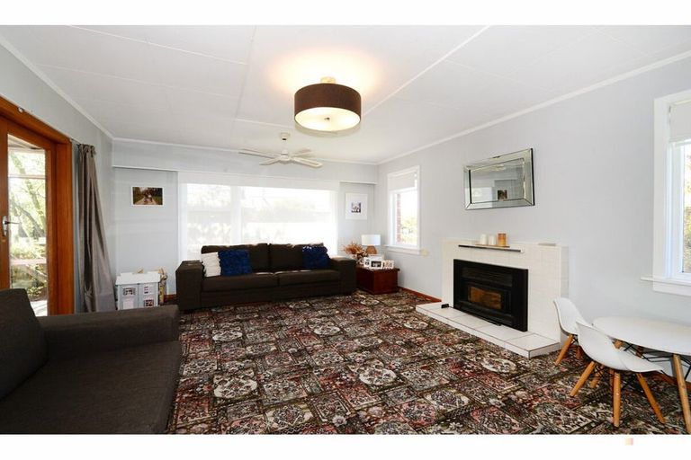 Photo of property in 15 Oxford Street, Waimate, 7924
