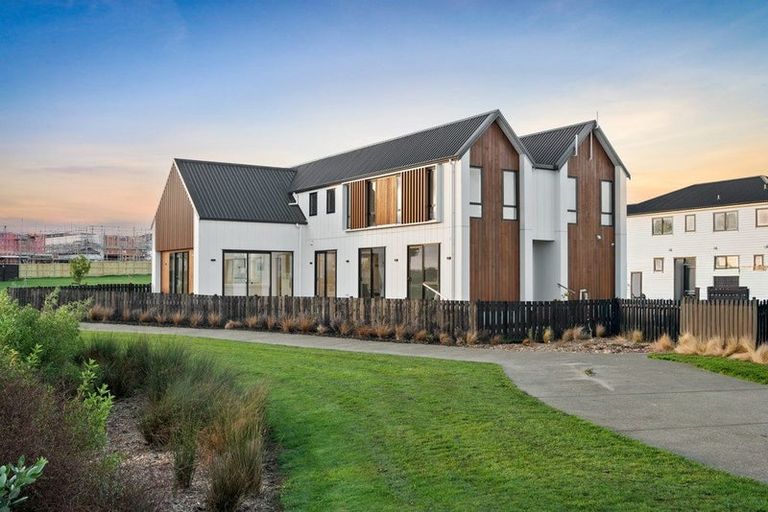 Photo of property in 28 Catalina Avenue, Rosehill, Papakura, 2113