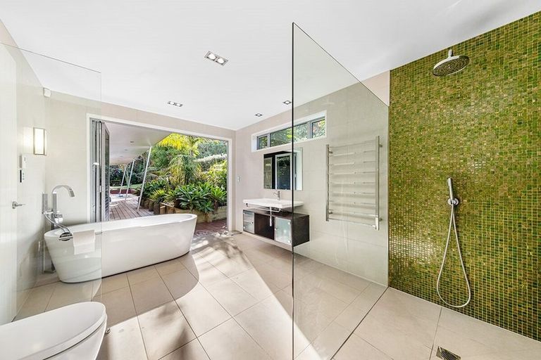 Photo of property in 1091 Whangaparaoa Road, Tindalls Beach, Whangaparaoa, 0930