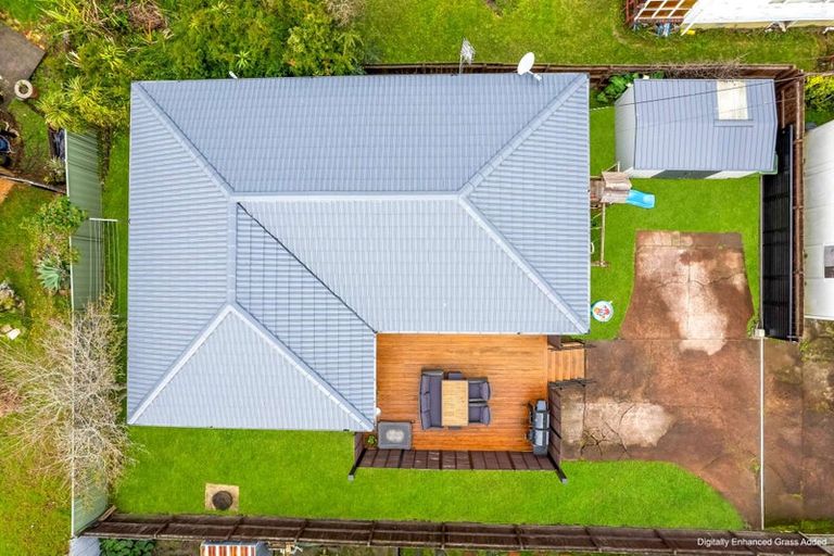 Photo of property in 2 Laura Street, Kelston, Auckland, 0602