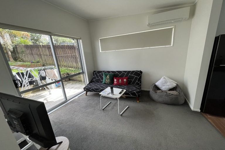 Photo of property in 8 Oreil Avenue, West Harbour, Auckland, 0618