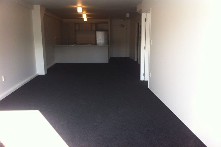 Photo of property in 8 Torrens Terrace, Mount Cook, Wellington, 6011