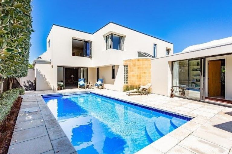 Photo of property in 22 Queens Avenue, Merivale, Christchurch, 8014