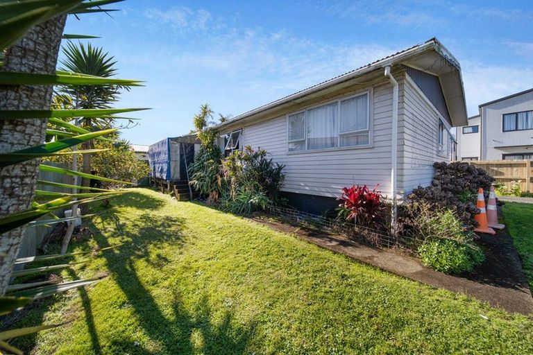 Photo of property in 22 Watchfield Close, Mangere, Auckland, 2022
