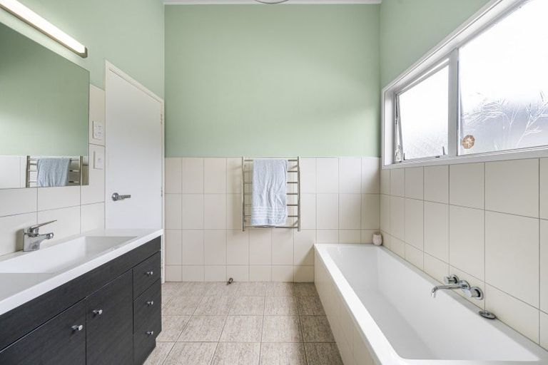 Photo of property in 1 Lovat Street, Havelock North, 4130