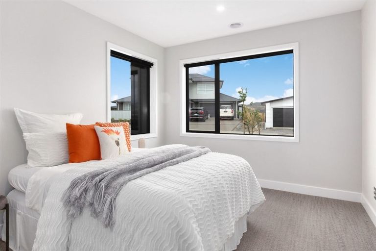 Photo of property in 16 Rotorua Grove, Aotea, Porirua, 5024