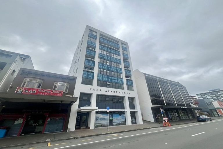 Photo of property in 17 Kent Terrace - Kent Apartments, 3e/16 Kent Terrace, Mount Victoria, Wellington, 6011