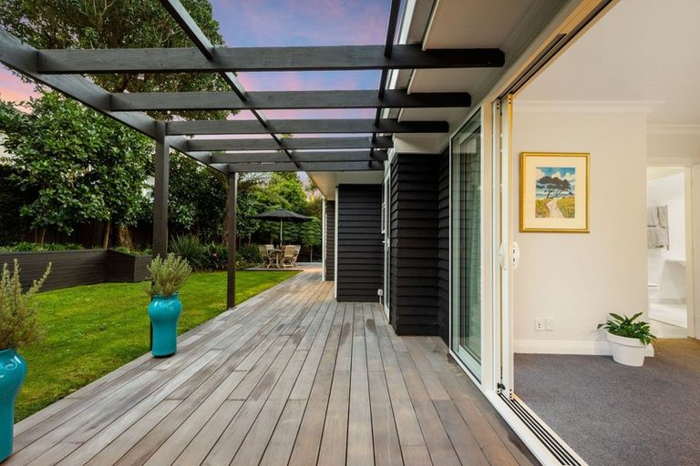 Photo of property in 37 Eastcliffe Road, Castor Bay, Auckland, 0620