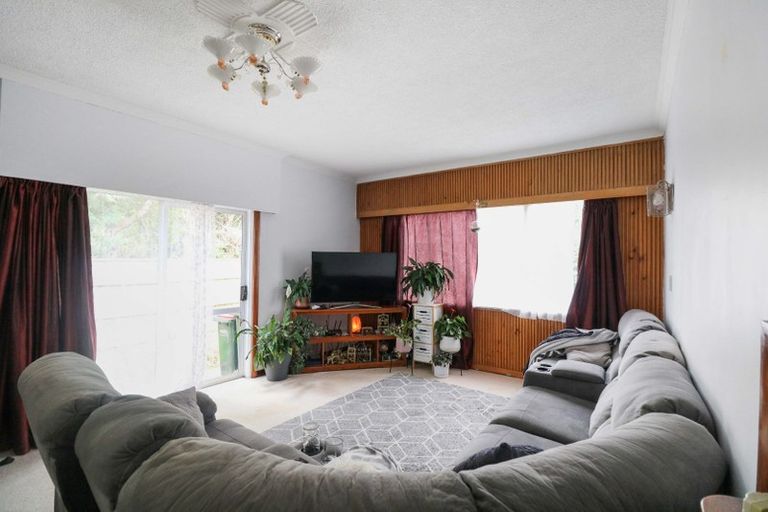Photo of property in 104 Stokes Valley Road, Stokes Valley, Lower Hutt, 5019