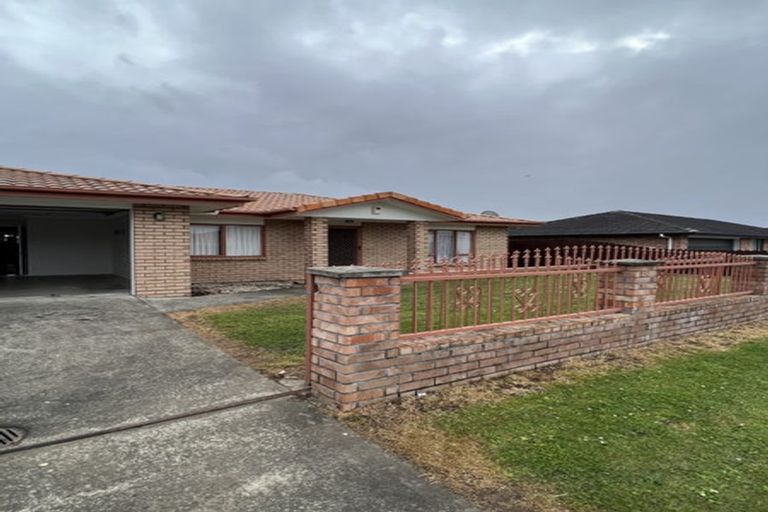 Photo of property in 67 Glenveagh Park Drive, Weymouth, Auckland, 2103