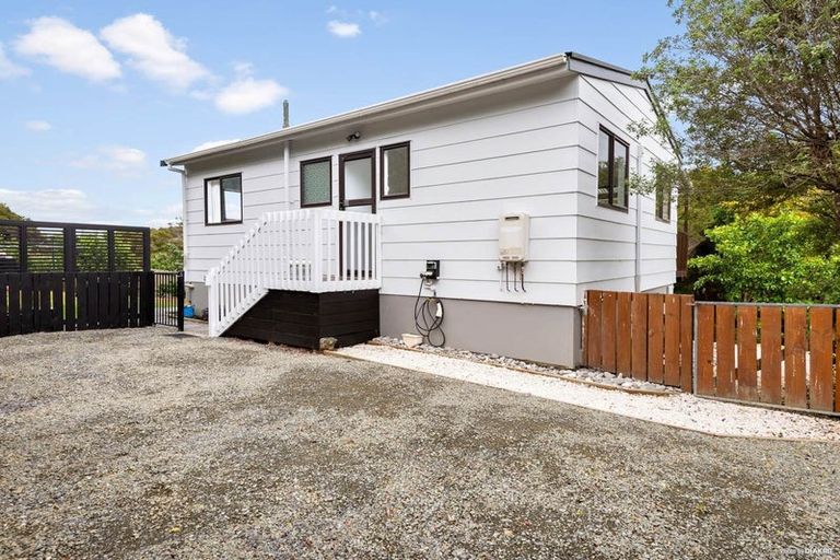 Photo of property in 30 Springtime Crescent, Stanmore Bay, Whangaparaoa, 0932