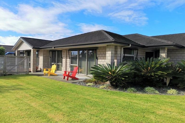 Photo of property in 5 Kowi Lakes Drive, One Tree Point, 0118