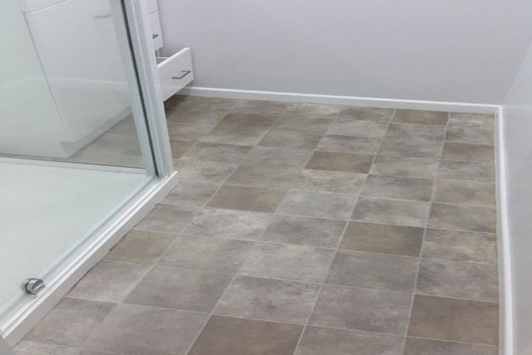 Photo of property in 28-30 Lake Pupuke Drive, Takapuna, Auckland, 0622